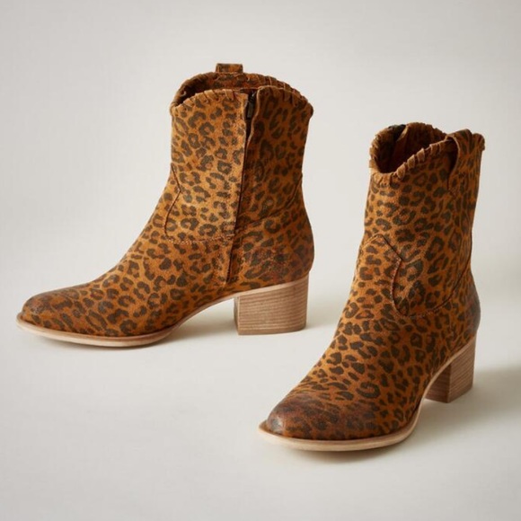 Sundance Shoes - Sundance Animal Print Everette Woman’s Boots in Size 10